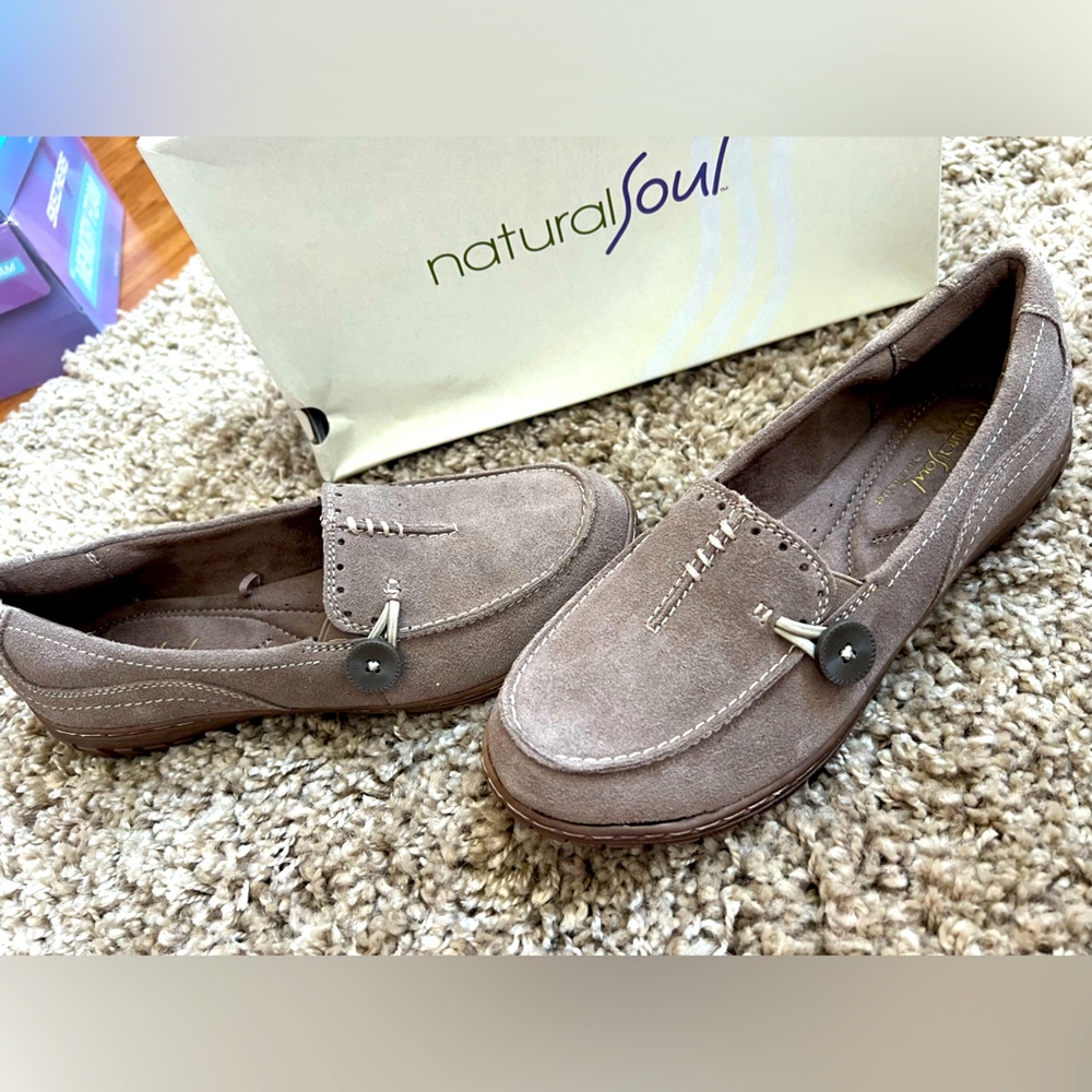 Natural Soul by Naturalizer Relaxed Fit Suede Loafer Womens 7.5 Gray NEW in Box
